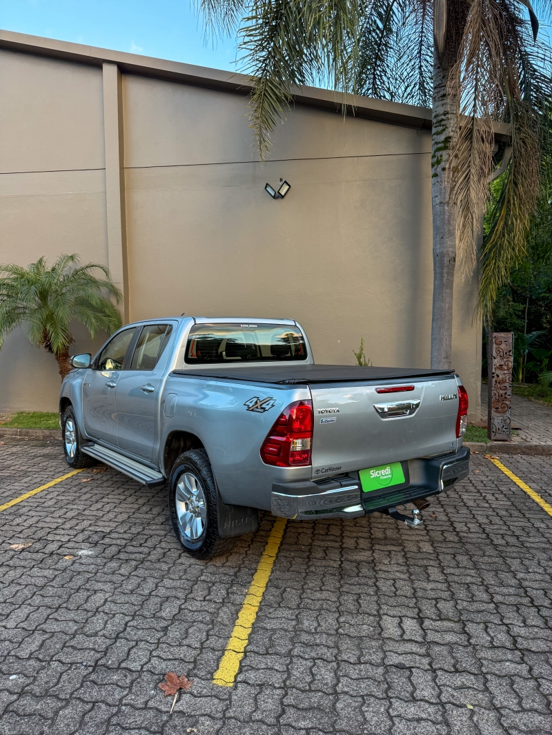 Toyota Hilux CD SR 4x4 2.8 TDI Diesel Aut.